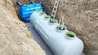 2020年9月25日玻璃钢一体化污水处理设备安装现场